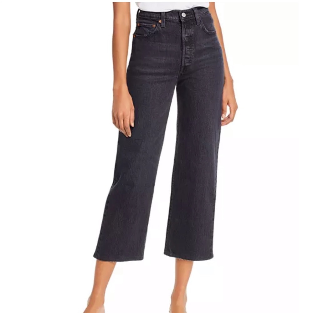Levi’s Ribcage Cropped Jeans